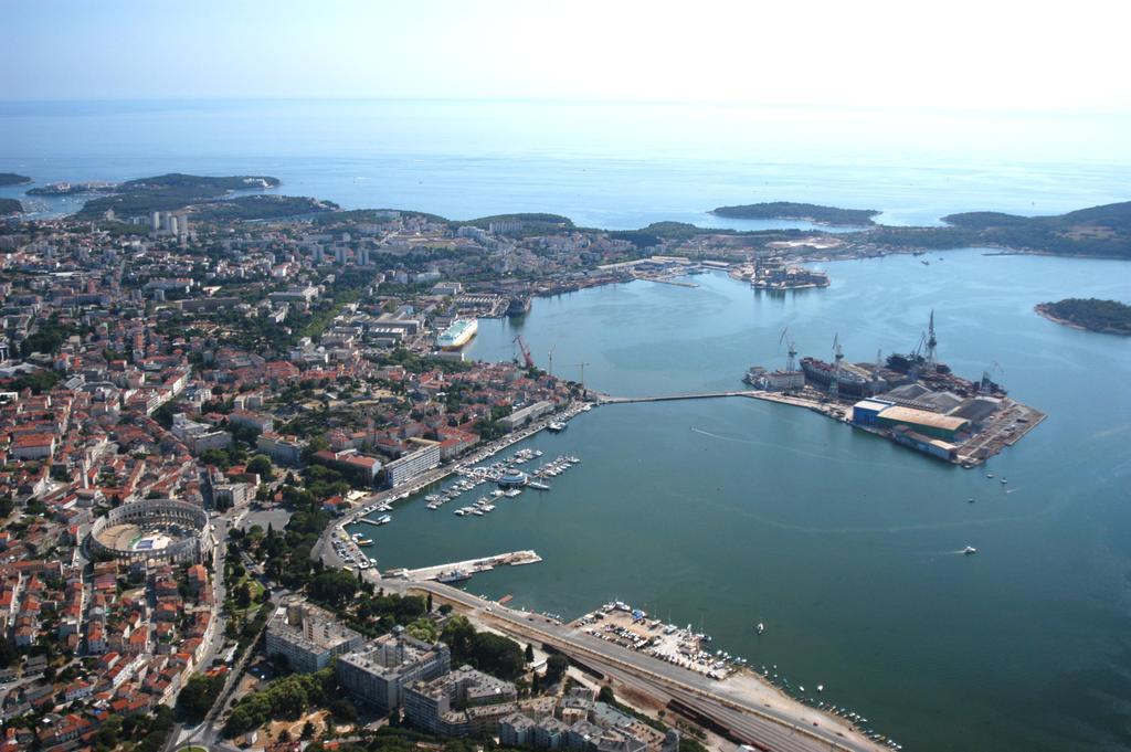 Ribarska Koliba - Stella Adria Villa Pula Buitenkant foto